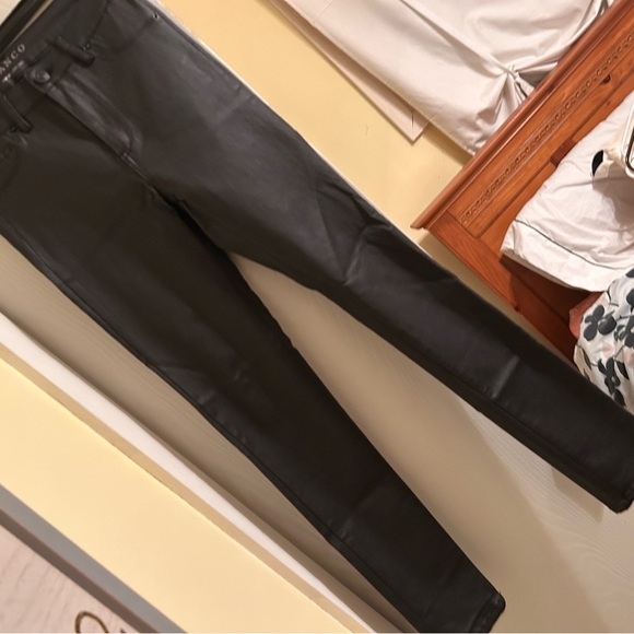 Bianco Faux Leather Black Skinny Jeans in Wonderful Condition, NWOT…super cool - Picture 3 of 5